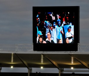 Pantalla en el estadio 2