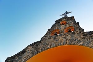 Cruz mirando al cielo