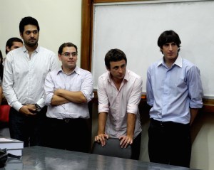 Ingenieros esperando la libreta