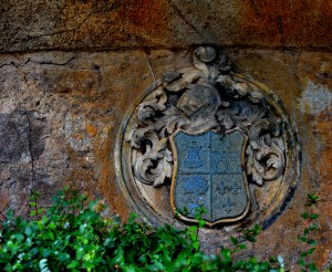 Escudo casa Manucho Mujica Láinez