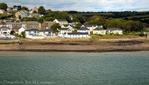 Casas blancas en la costa