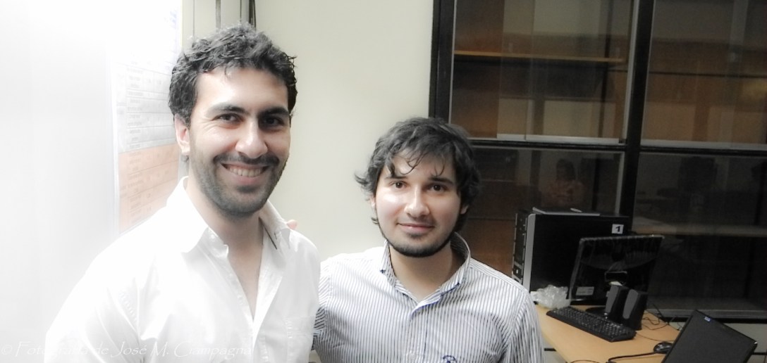 Mauricio y Lucas antes de rendir el trabajo final.